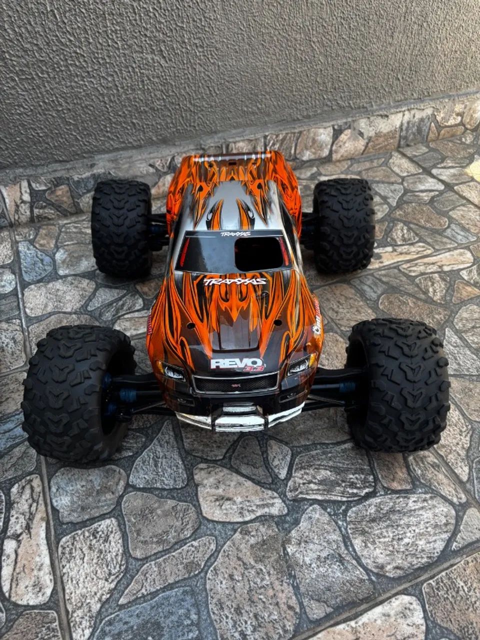 Carrinho RC Traxxas Revo