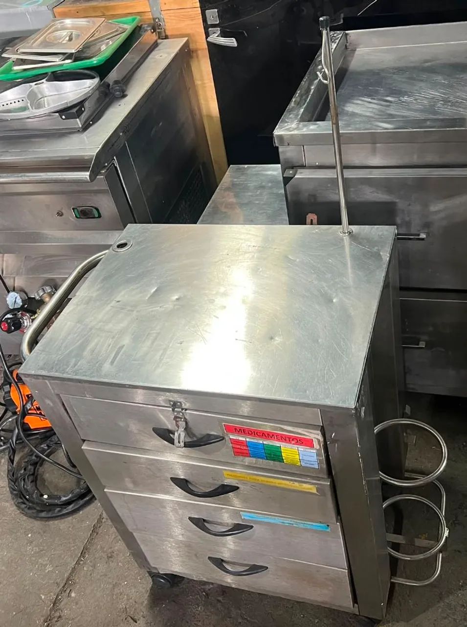 Carrinho inox auxiliar para clinicas - Foto 5