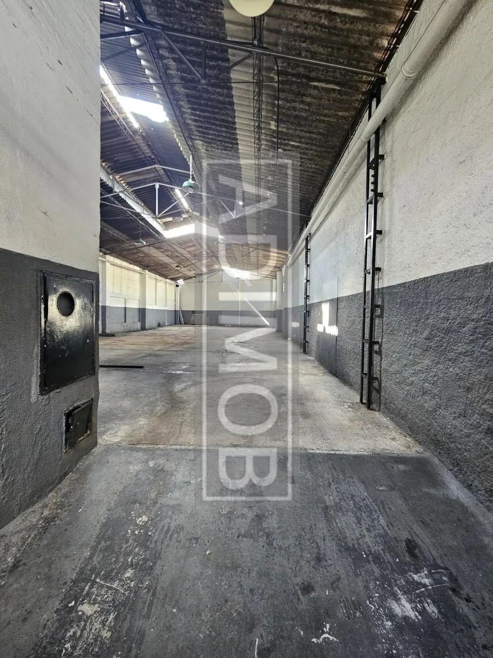 Galpão com área de 346m2, escritorio, 02 banheiros, - Foto 2