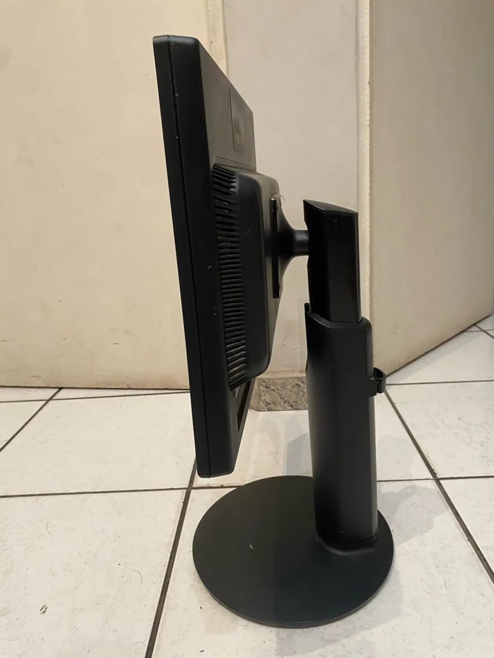 ? Monitor Positivo 10? Ajustável | Compacto, Clássico e em Bom Estado! - Foto 4