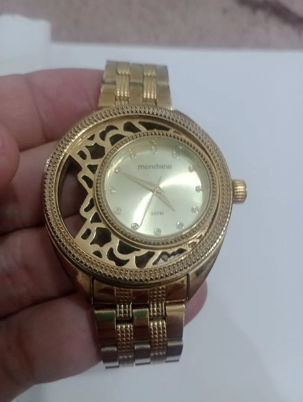 Relógio feminino dourado grande 