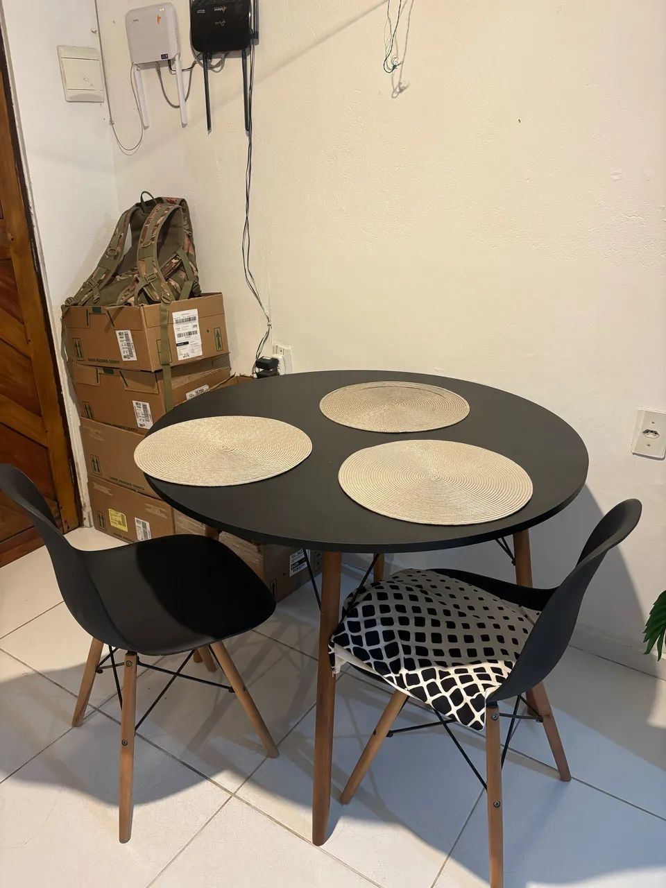 Mesa com duas cadeiras 