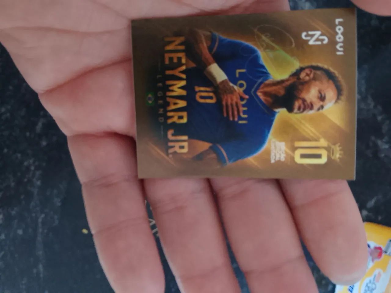 Vende-se figurinha do Neymar lendária  - Foto 3