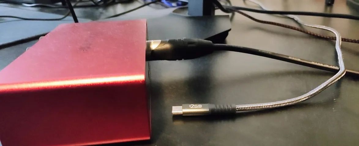 Focusrite Scarlett Solo 4ª geração com cabo XLR e Cabo USB-C como Novo - Foto 3