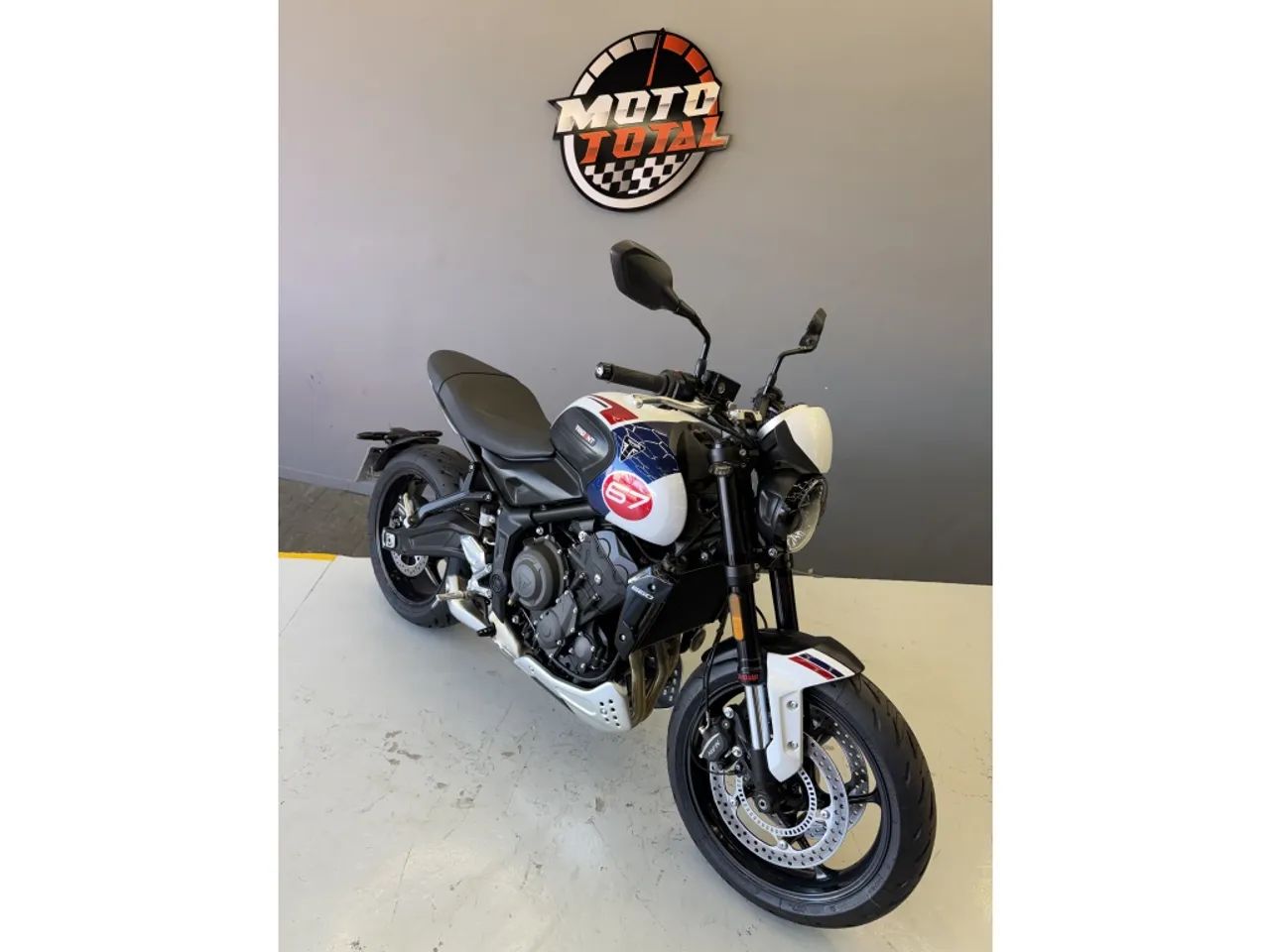 Triumph Trident 660 triple tribute 2025 - Foto 3