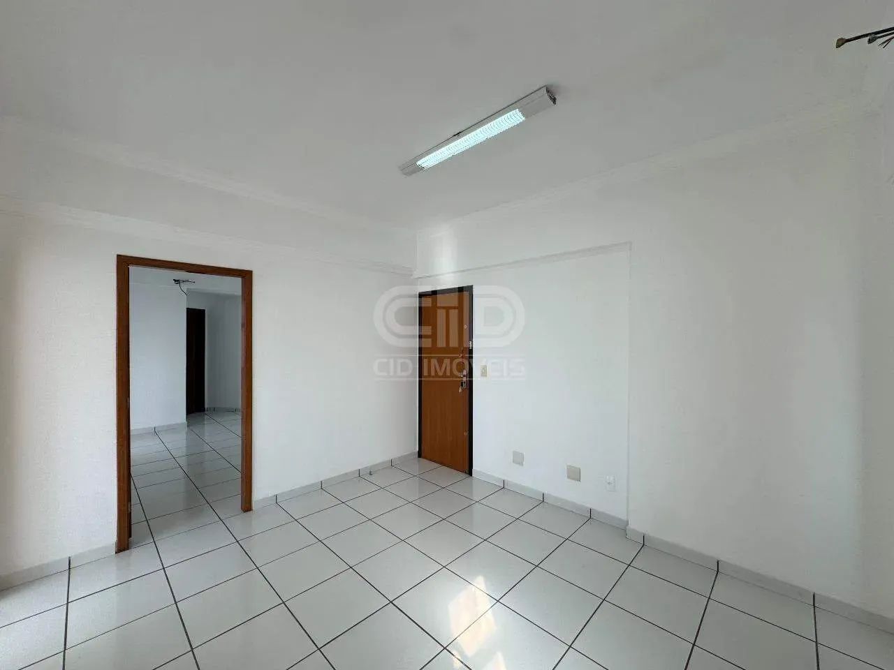 Sala Comercial com 106m² no Ed. Centro Empresarial de Várzea Grande - Foto 3