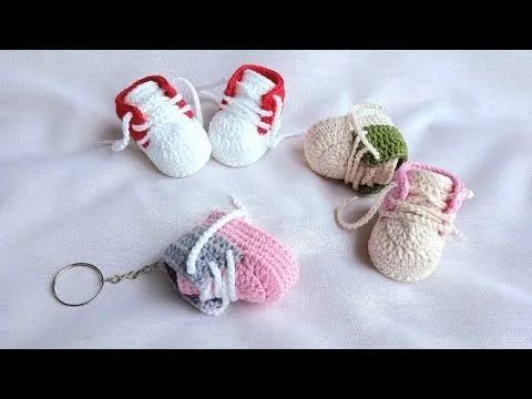 Chaveiro de sapatinho crochê  - Foto 3