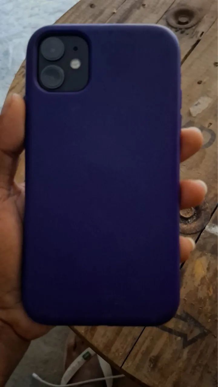 Vendo ou troco um iPhone 11 128gb preto com volta 