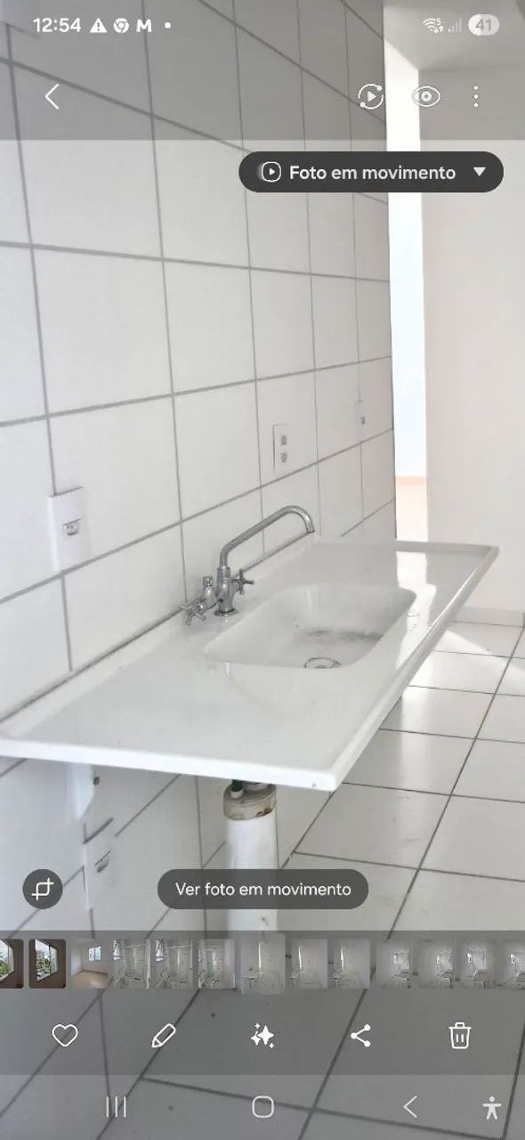 Pia de cozinha com torneira