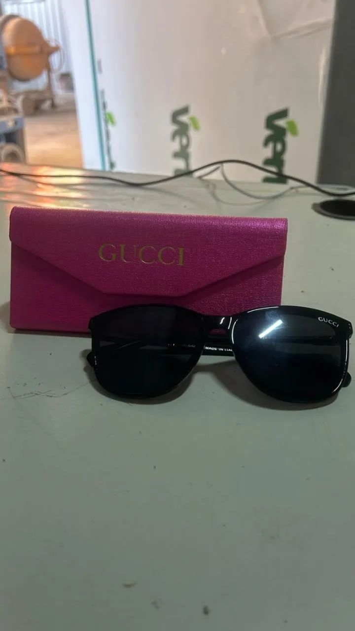 Óculos de Sol Gucci Original Preto com Estojo Rosa - Elegância e Estilo