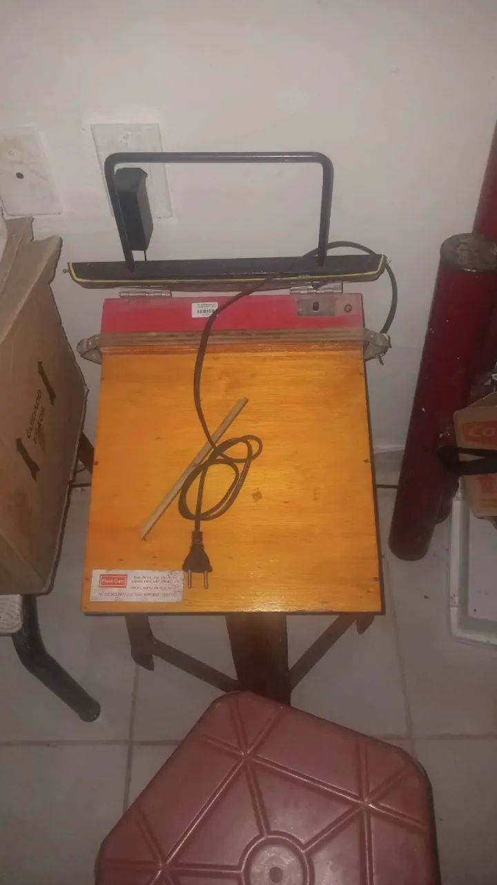 Seladora de plástico e garrafinha