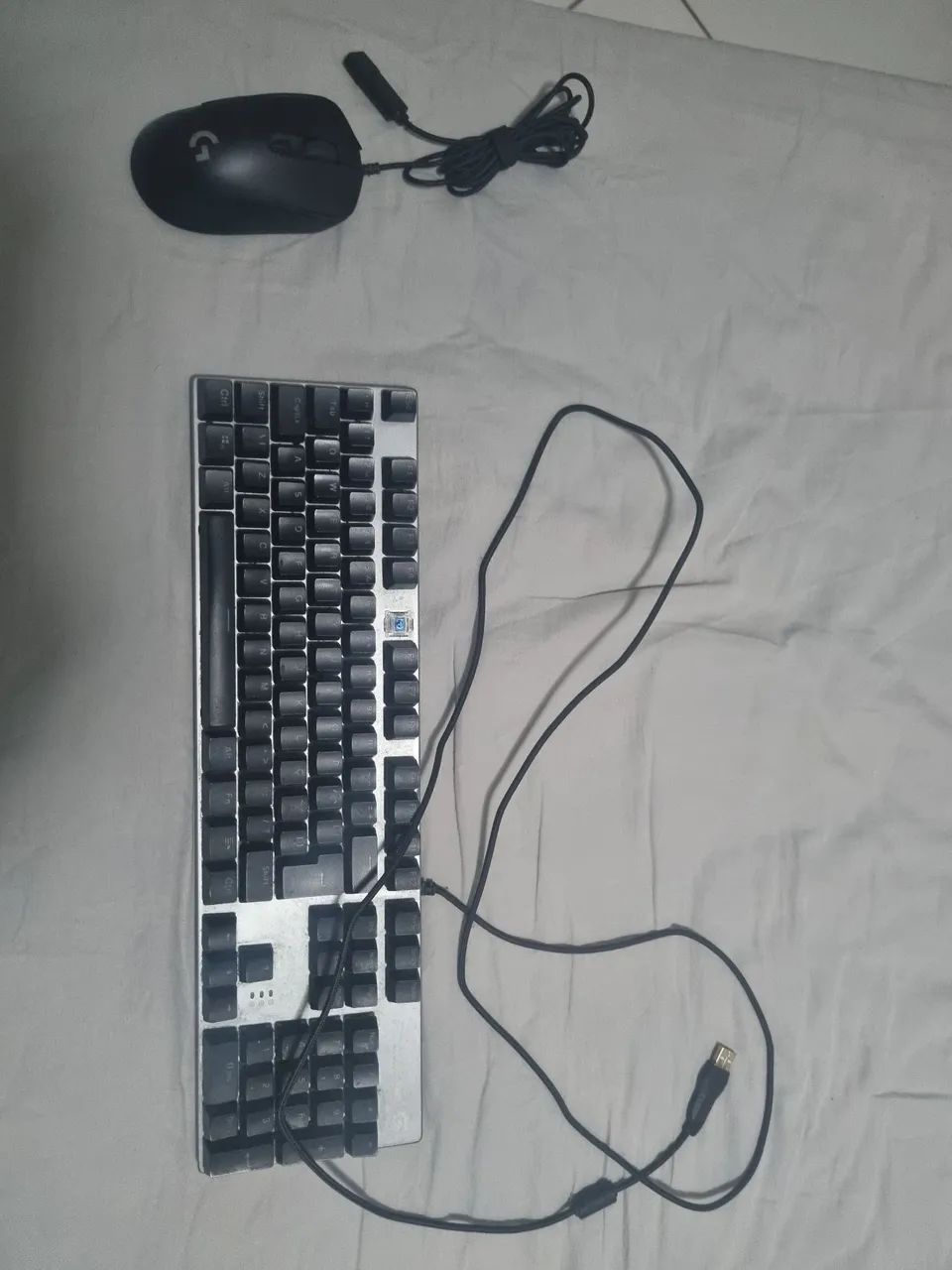Vendo teclado e mouse (retirada de peças)