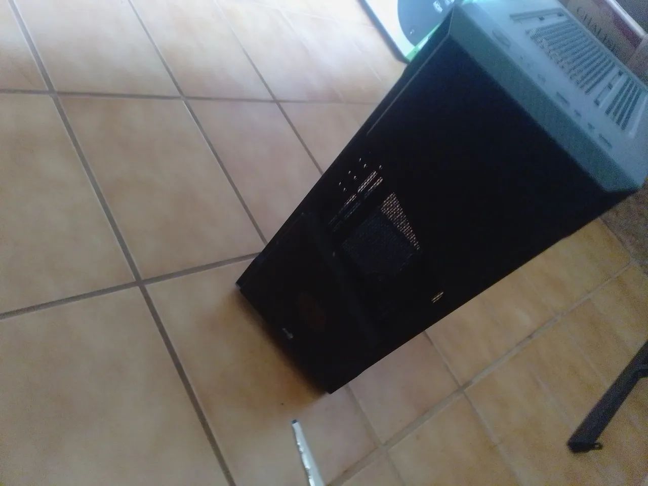 Gabinete + Placa mãe x470 (Slots 1 e 2 quebrados) - Foto 3