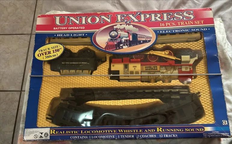 Trem de Brinquedo Elétrico / Ferrorama Union Express (16 Pcs Train Set)