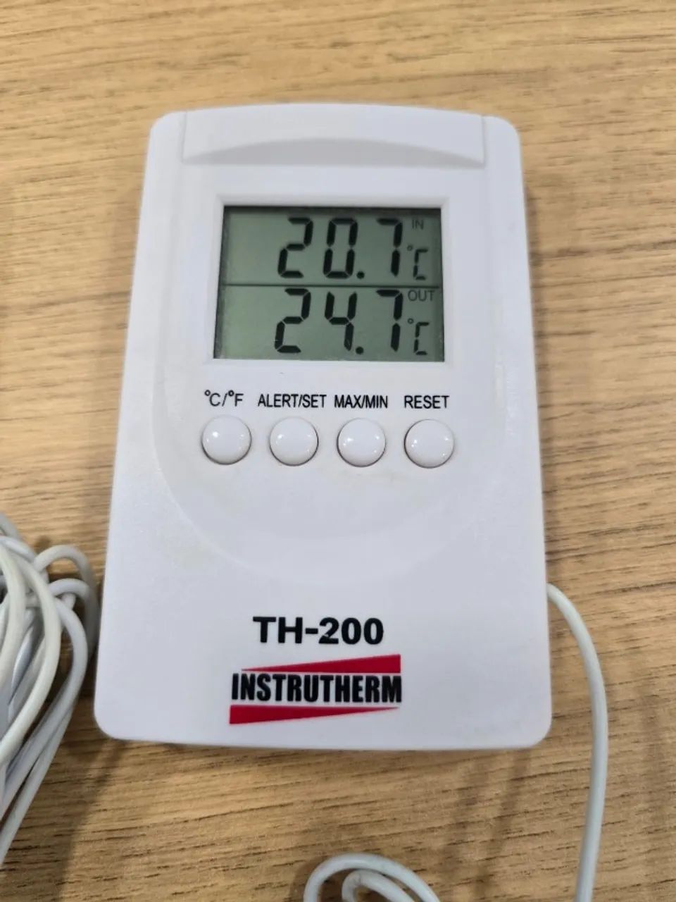 Kit com 5 termômetros digitais Instrutherm TH-200.