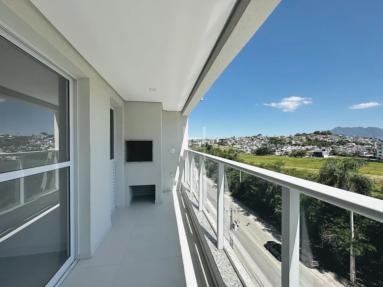 Apartamento na Pedra Branca, com 3 dormitórios sendo 1 suíte e 2 vagas - Foto 4