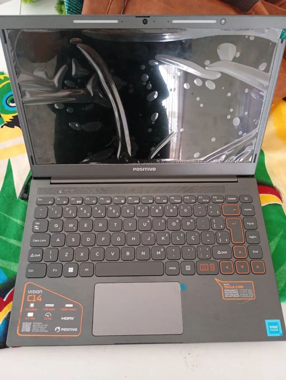 Notebook novinho com plástico!