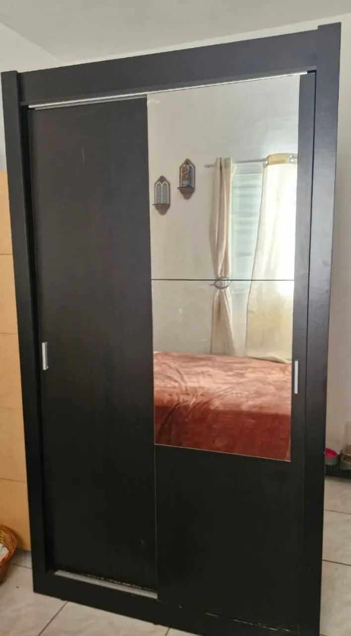 Guarda roupa 2 portas com espelho - Foto 2