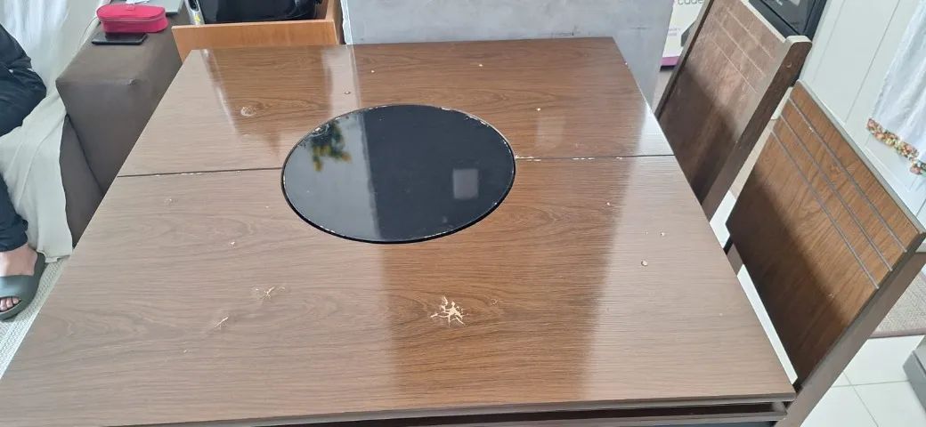 Mesa de Jantar com Centro Giratório - Marrom