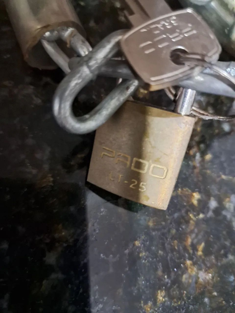 Cadeado com corrente encapada 
