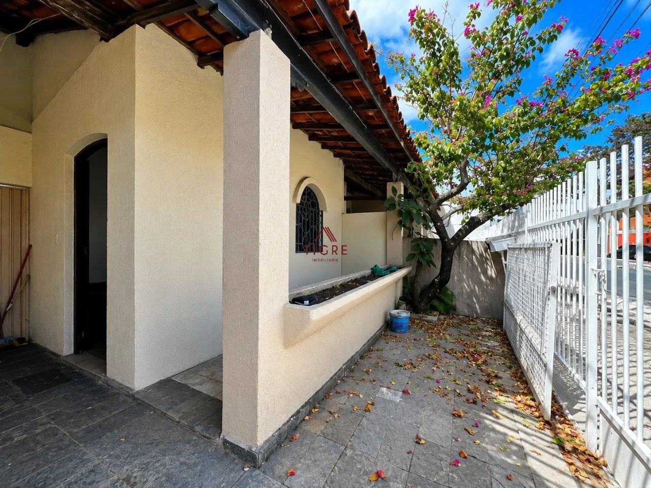 Casa com 4 Quartos para Locação, no Bairro Itapoã