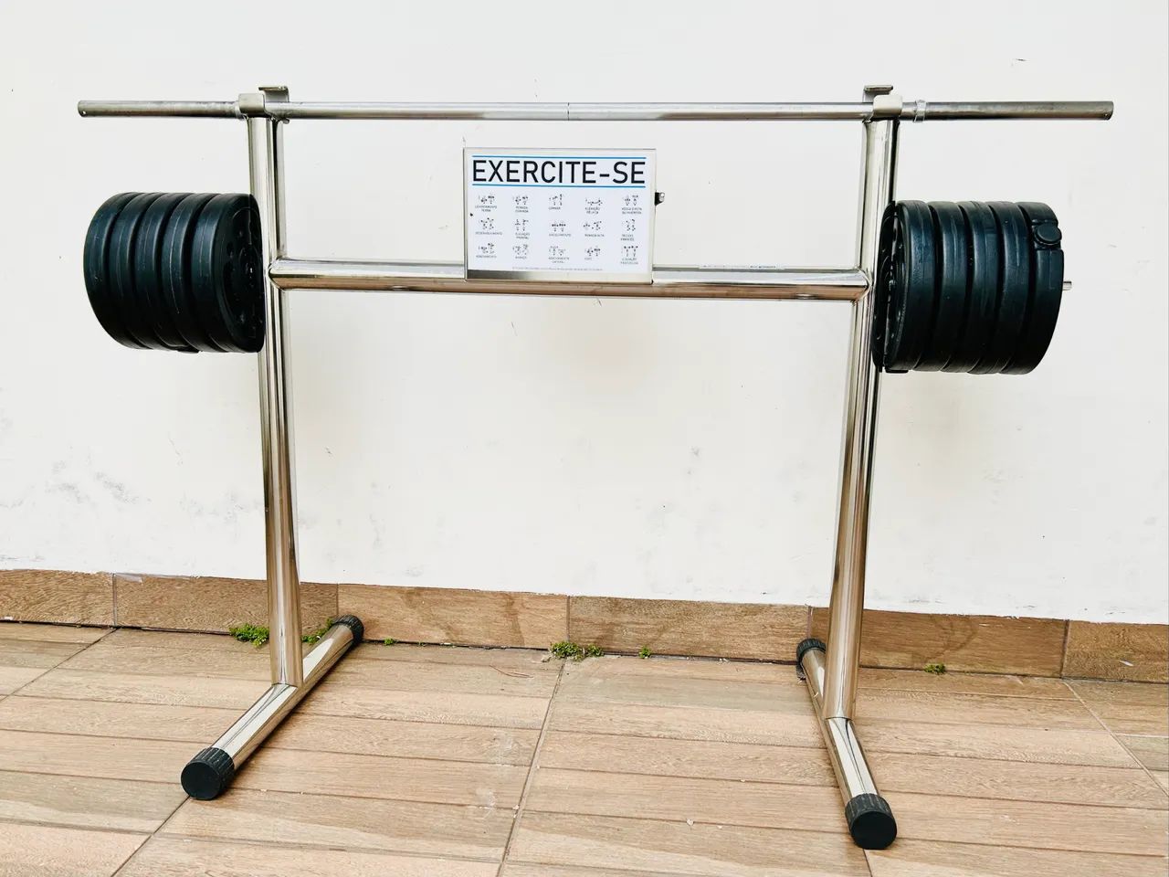 Equipamento de musculação em inox