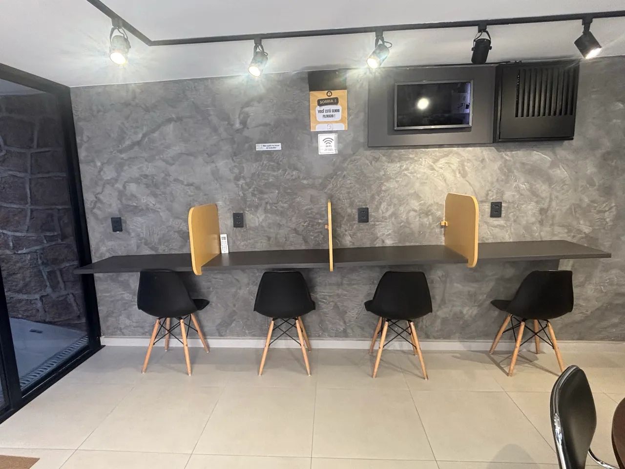 Bancada de parede com estações de trabalho 4 lugares   - Foto 3