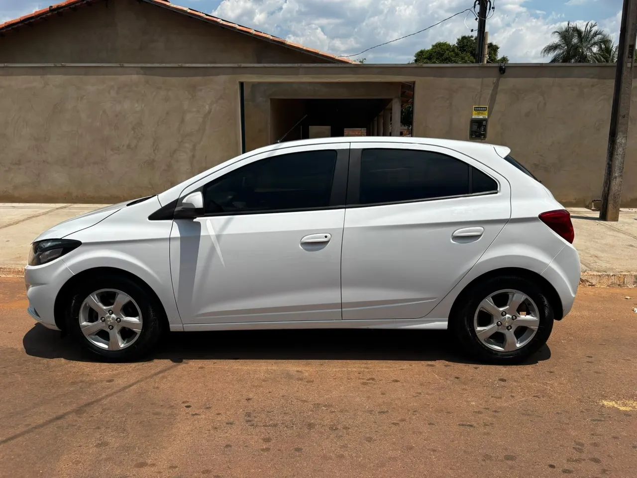 Chevrolet Onix Hatch LT 1.4 8V Flex Mec. 4P 2019 - Foto 2