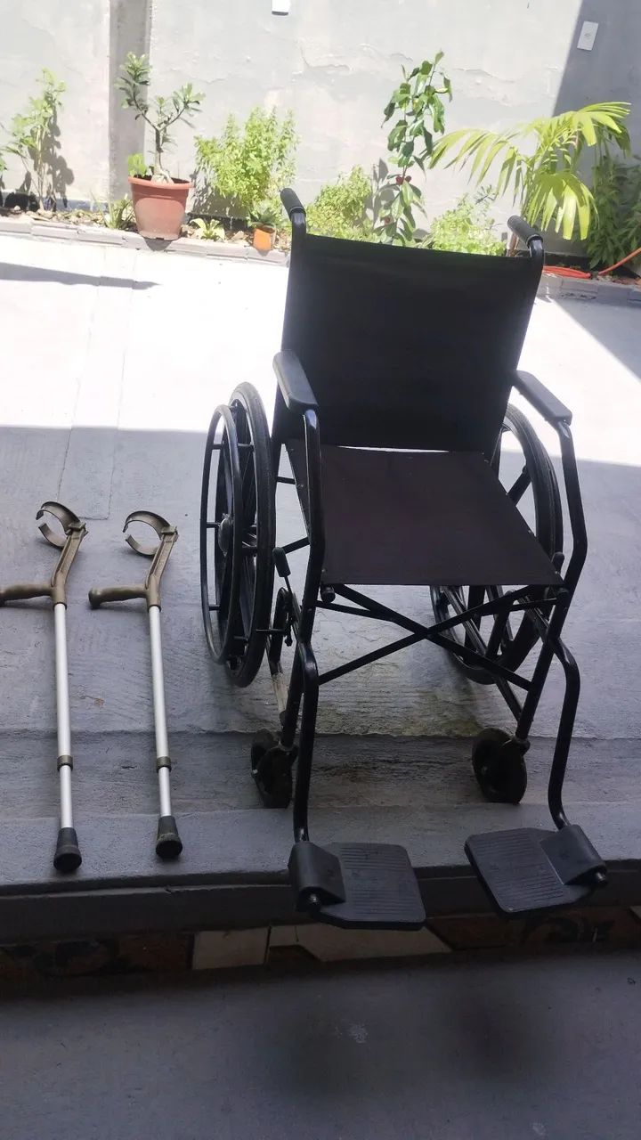 Cadeira de rodas + muletas  - Foto 4
