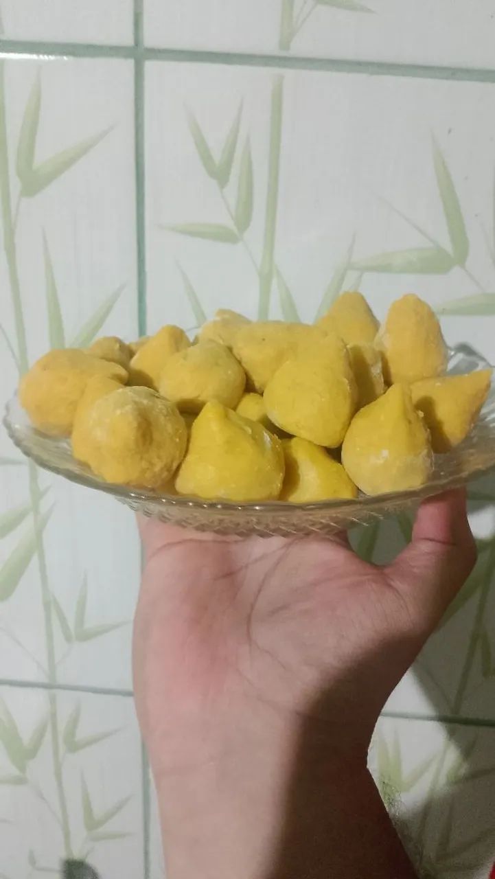 Coxinha R$1,00 a unidade.