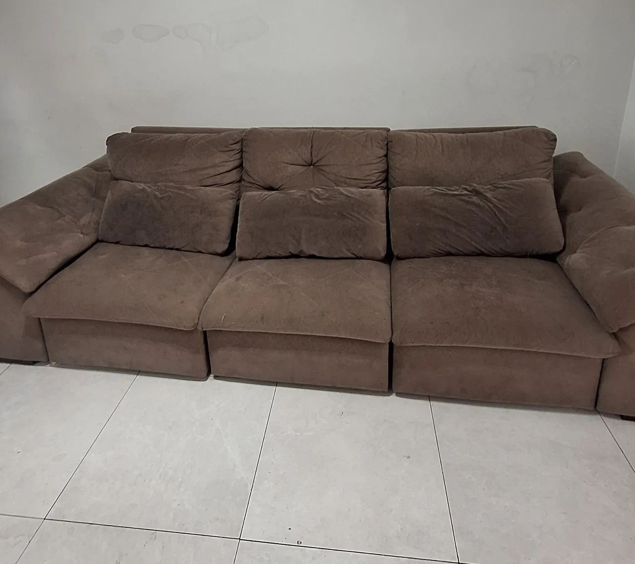 Sofa retrátil 3 lugares com almofadas
