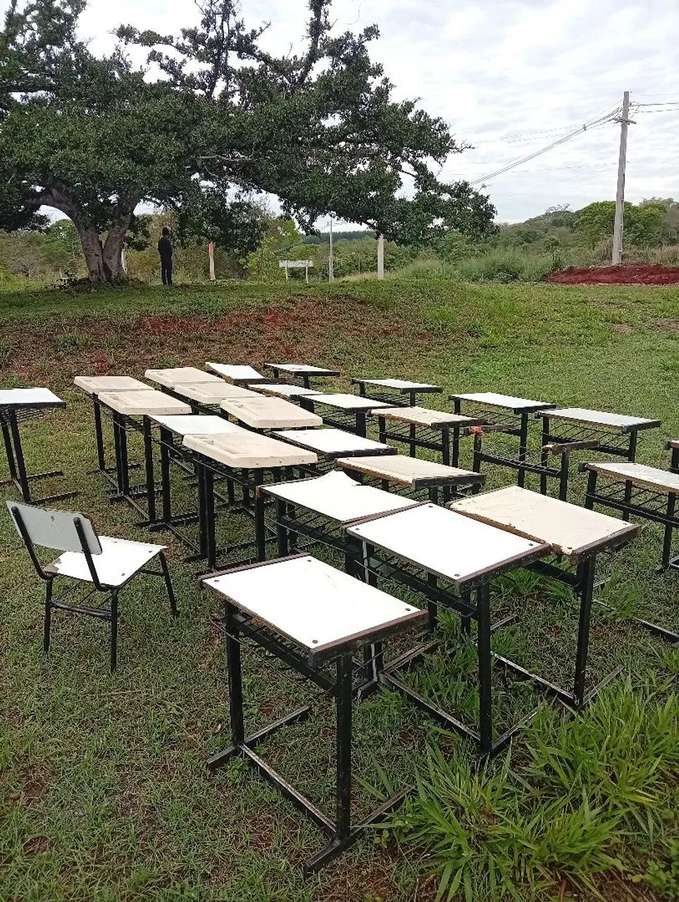 Vende se cadeiras,e carteiras