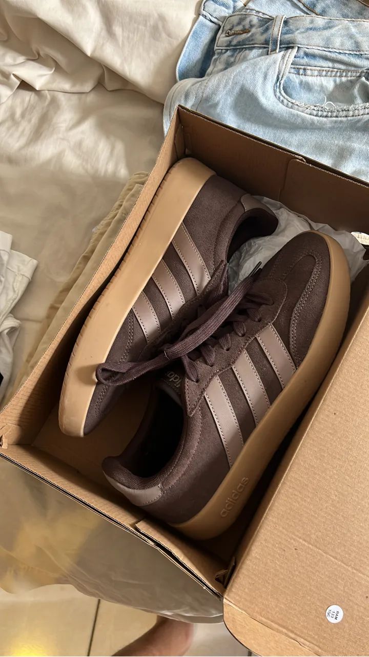 Tenis Adidas Bareda Marrom num. 41