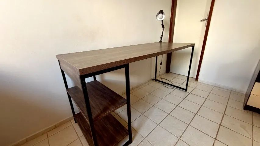 Escrivaninha (mesa de escritório) com Estante Baixa 2 prateleiras - Foto 2