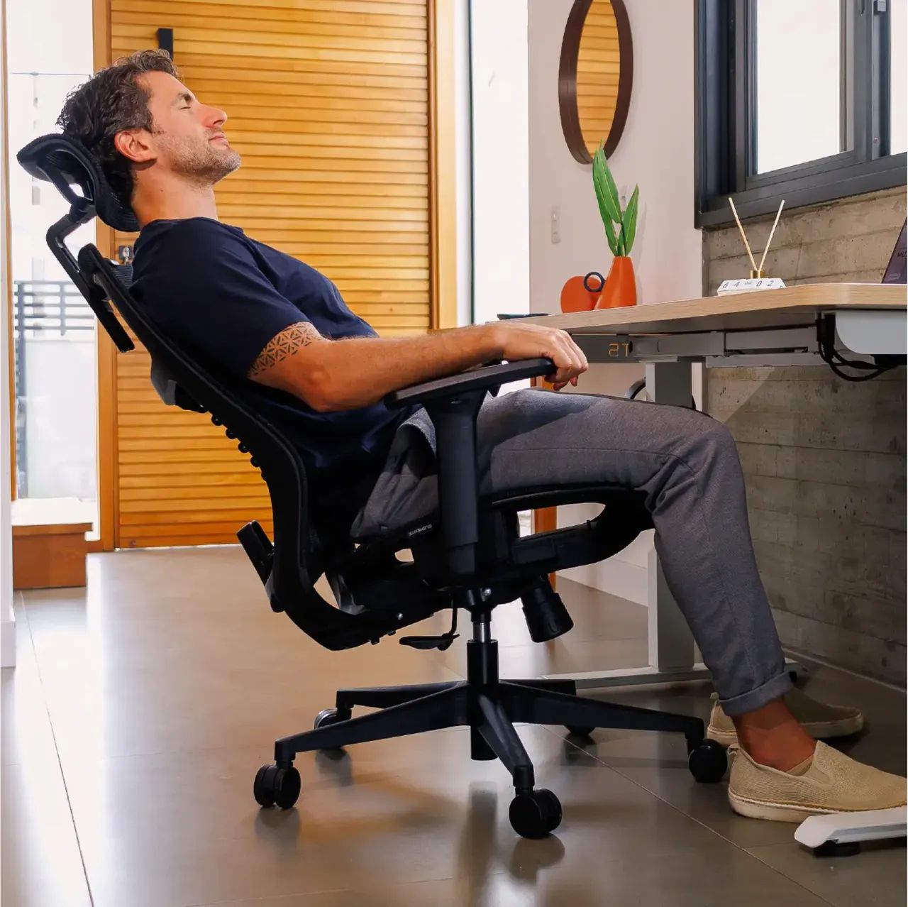 Cadeira Ergonômica Vertta Full Mesh Preta (usada apenas 3x) - Foto 2