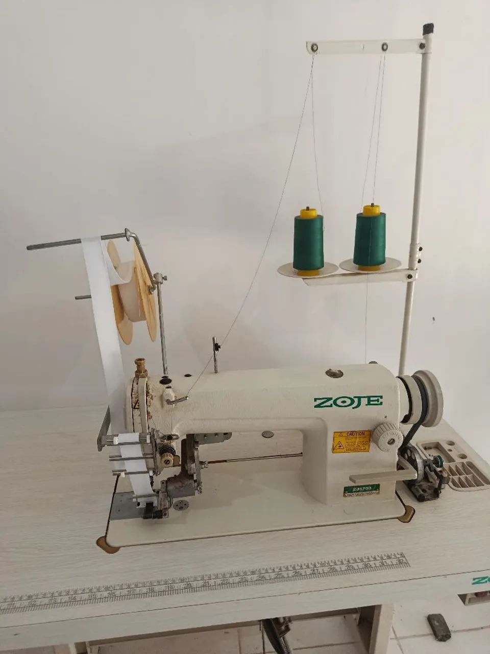 Máquina de costura zoje