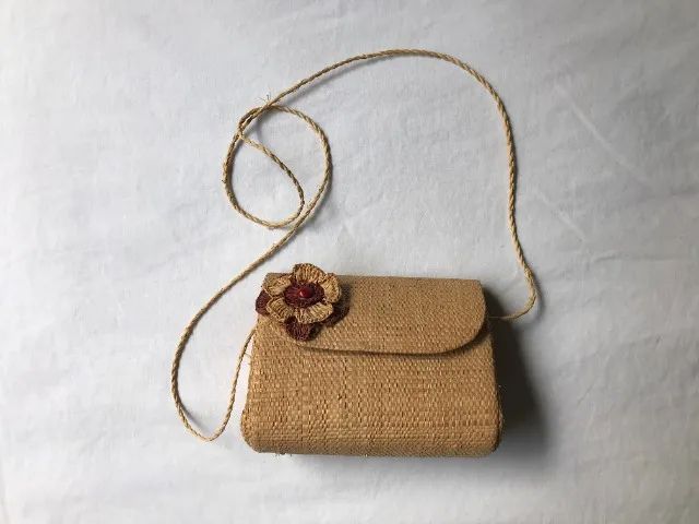 Bolsa Bege em Palha