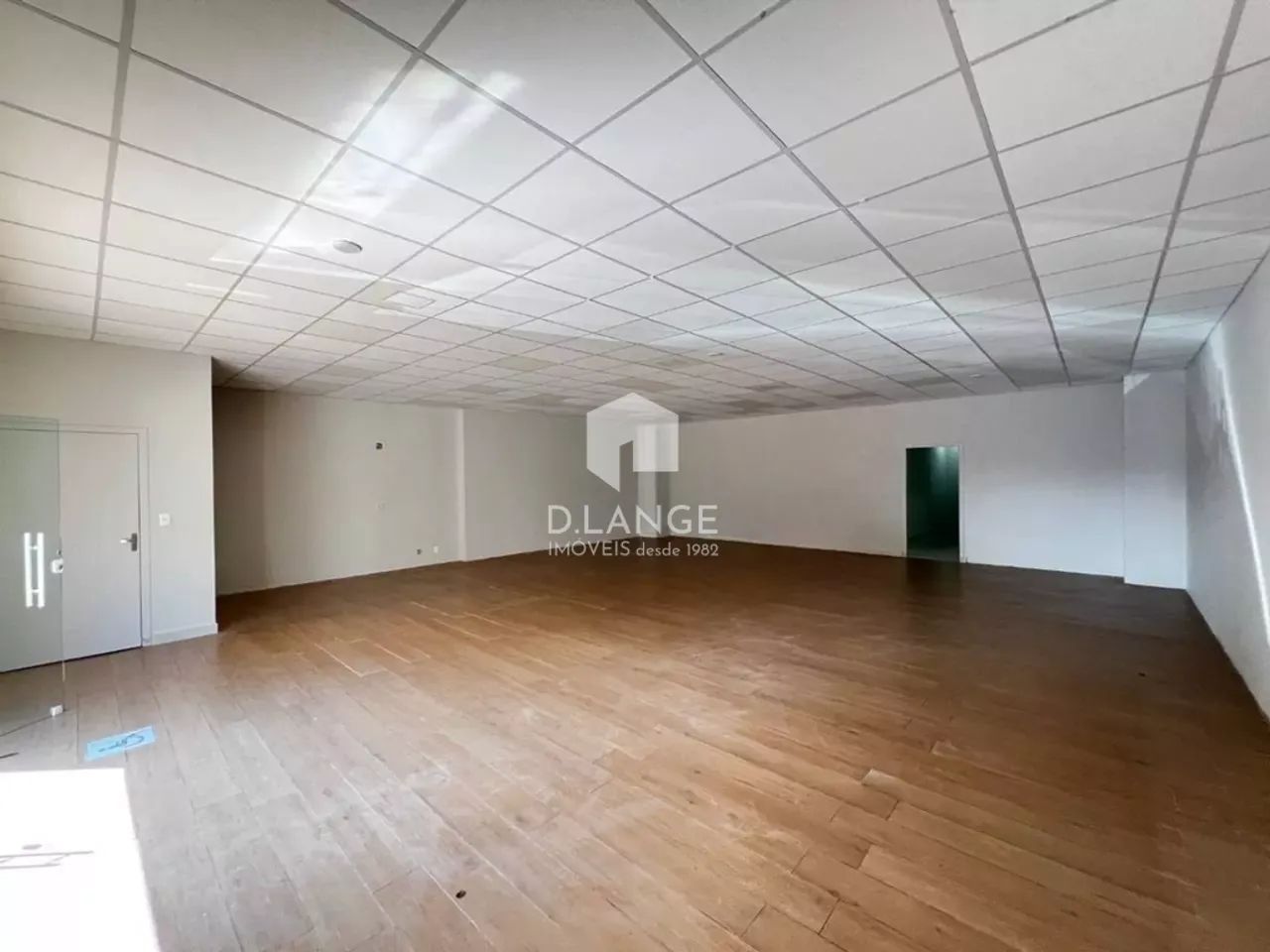 Salão comercial para alugar no bairro Vila Nova em Campinas - SP - Foto 3