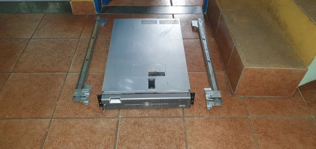Servidor Dell 2950 Intel Quad Core Xeon 5460 16Gb