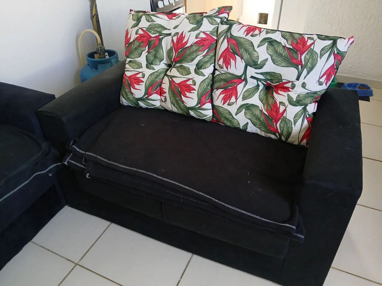 VENDO CONJUNTO DE SOFÁS 2 E 3 LUGARES