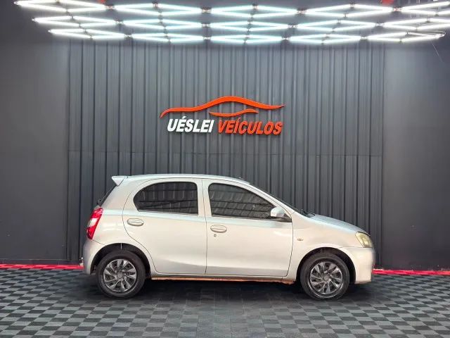 Toyota Etios X 1.3 Flex 16V 5P Mec. 2014 - Foto 2