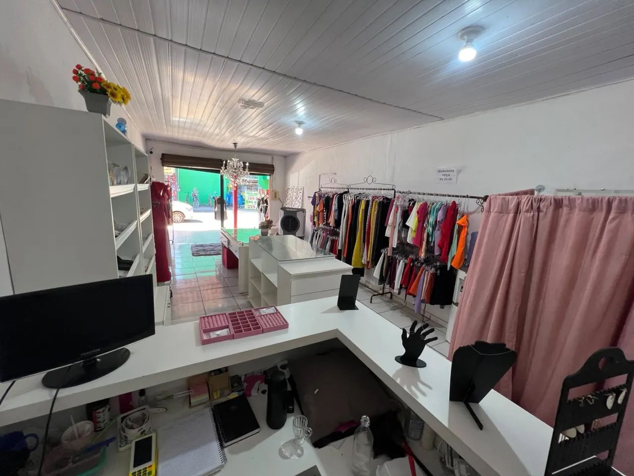 VENDO OU TROCO LOJA DE ROUPAS FEMININA  - Foto 2