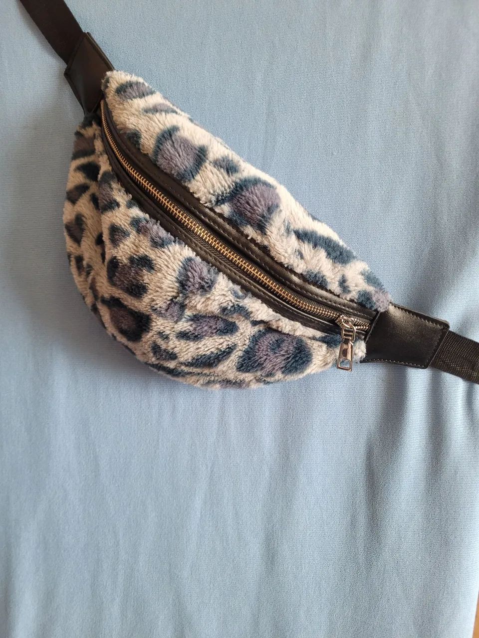 Pochete peludinnha 