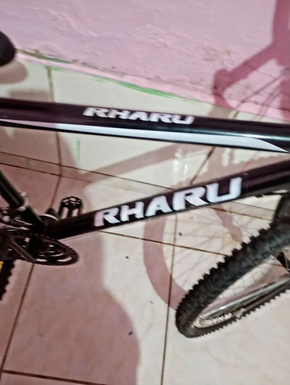 Bicicleta Rharu Aro 26 Modelo MTB Preto  - Foto 5