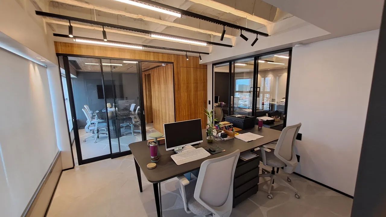 OPORTUNIDADE!! SALA 69m²  MANHATTAN 22° ANDAR MOBILIADA!!  - Foto 4