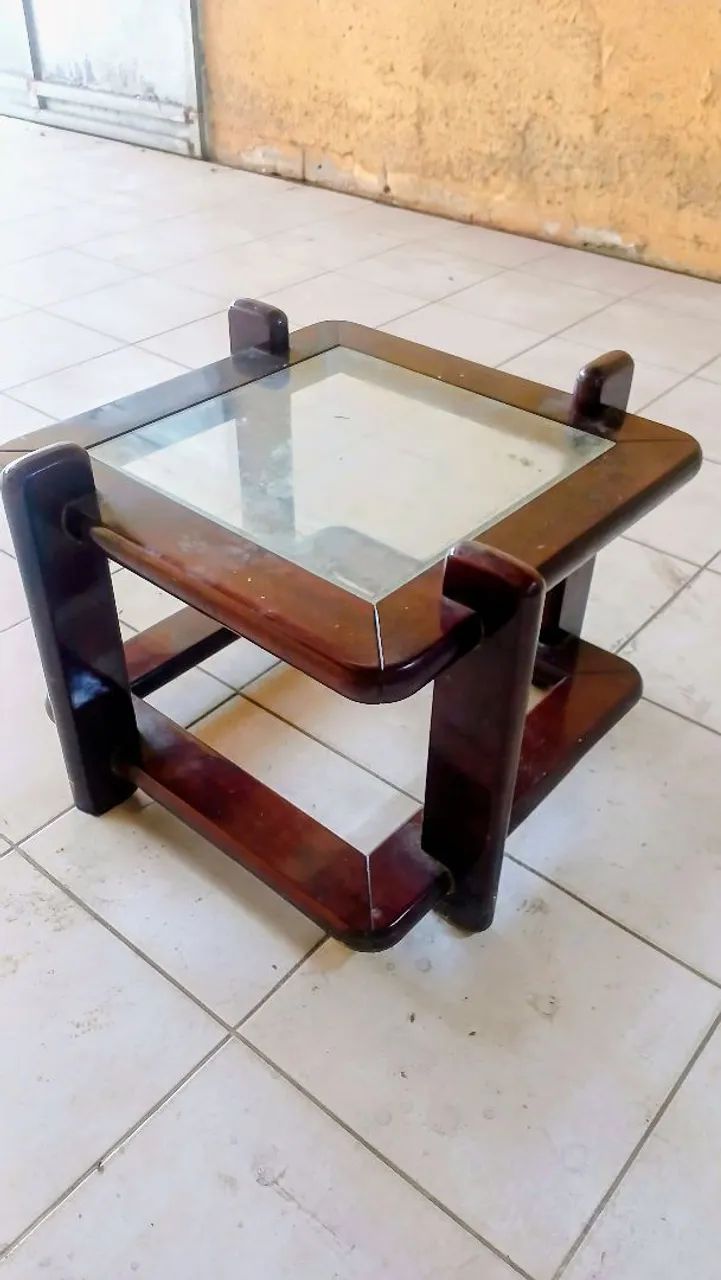 Vendo mesa de Jantar e Mesa de Centro ambas de madeira. - Foto 2