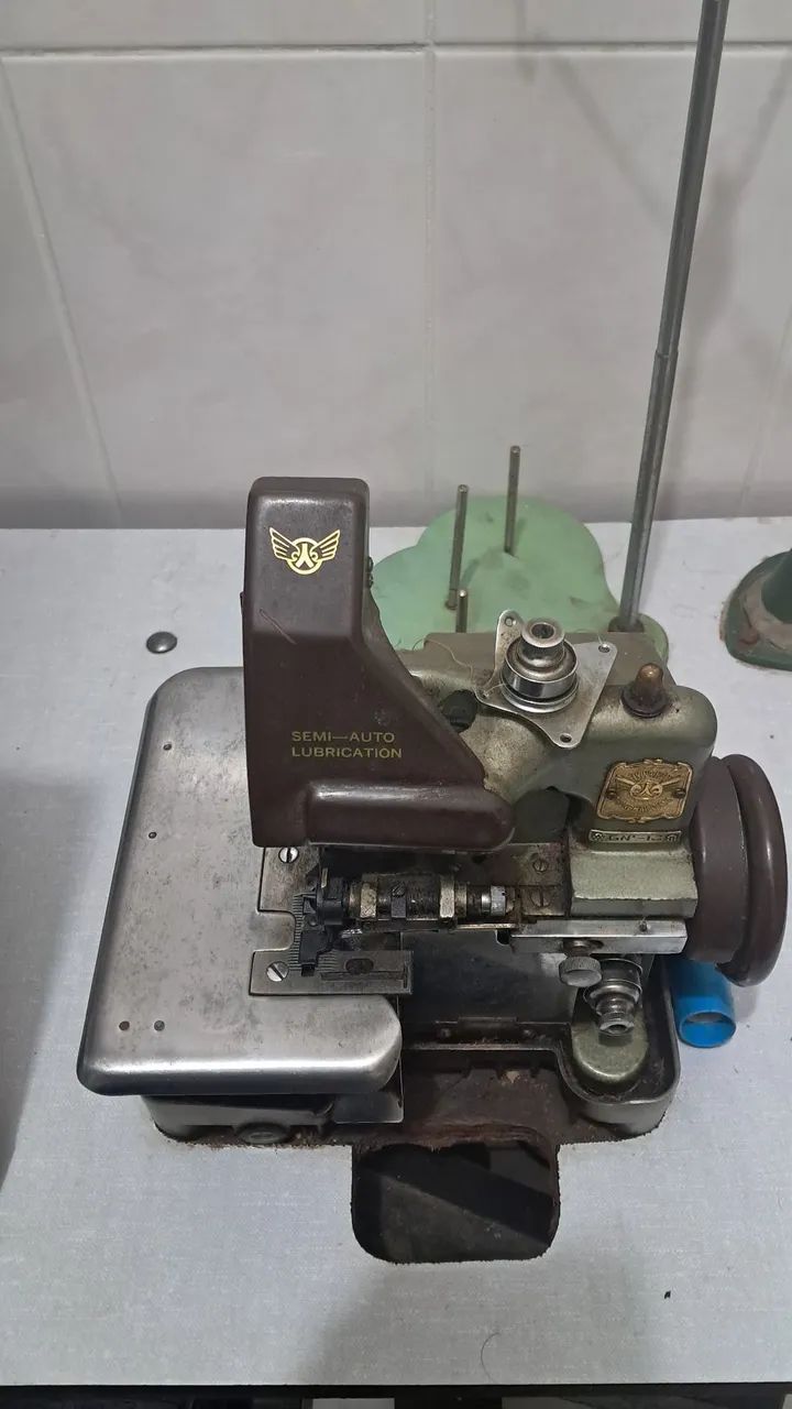 VENDO MÁQUINA OVERLOCK - Foto 2