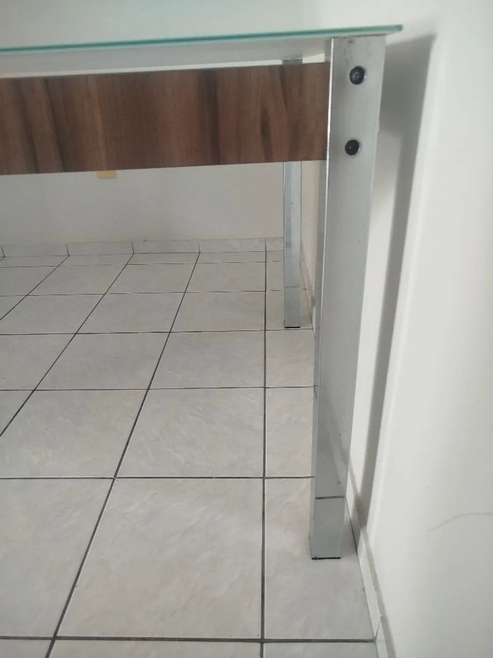 Vendo mesa e cadeiras. 6 lugares.  - Foto 2