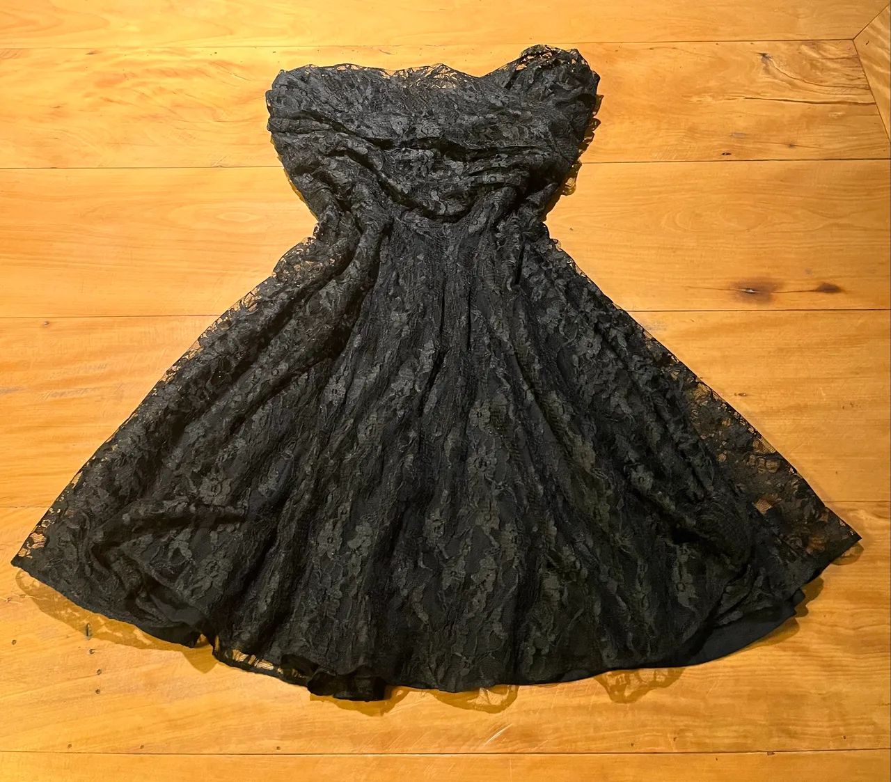 vestido preto rendado tomara que caia dark doll