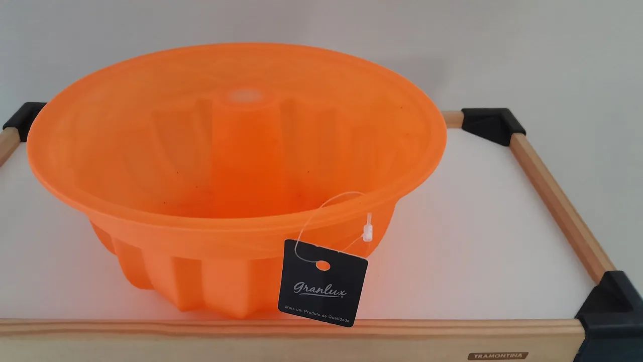 Fôrma de bolo nova.